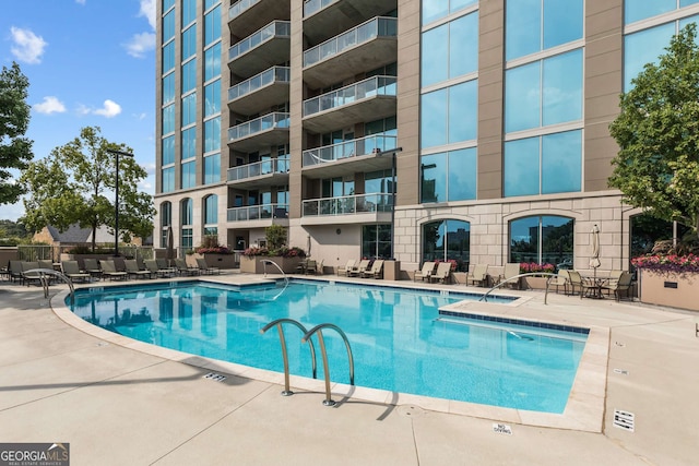 view of swimming pool featuring a patio