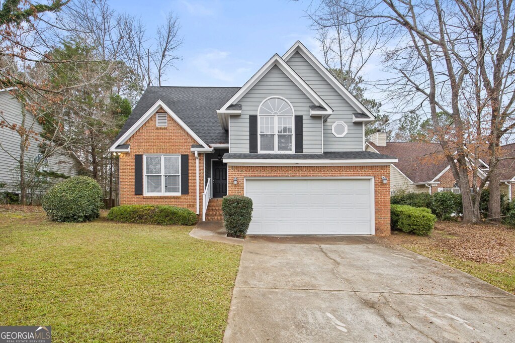 view of front of property with a garage and a front yard