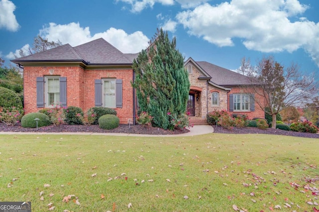 view of front property featuring a front yard