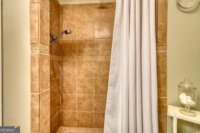 bathroom featuring a shower with curtain