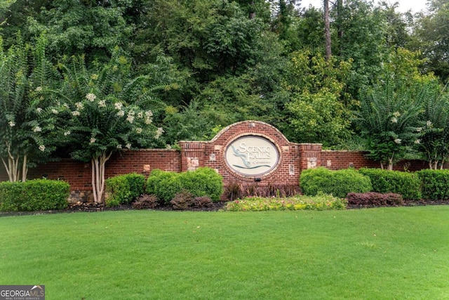 community / neighborhood sign featuring a lawn