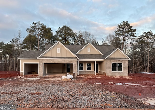 view of front facade featuring a garage