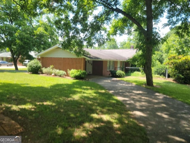 ranch-style house with a front yard