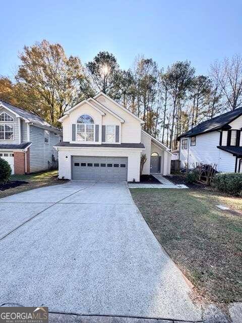 view of front facade with a garage