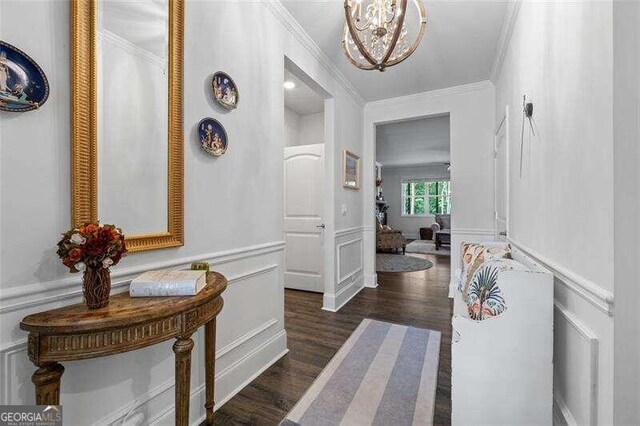 living room featuring dark hardwood / wood-style flooring, ceiling fan, and crown molding