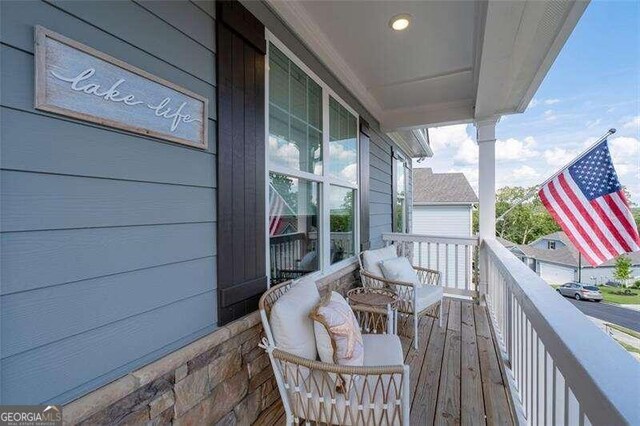 property entrance with covered porch