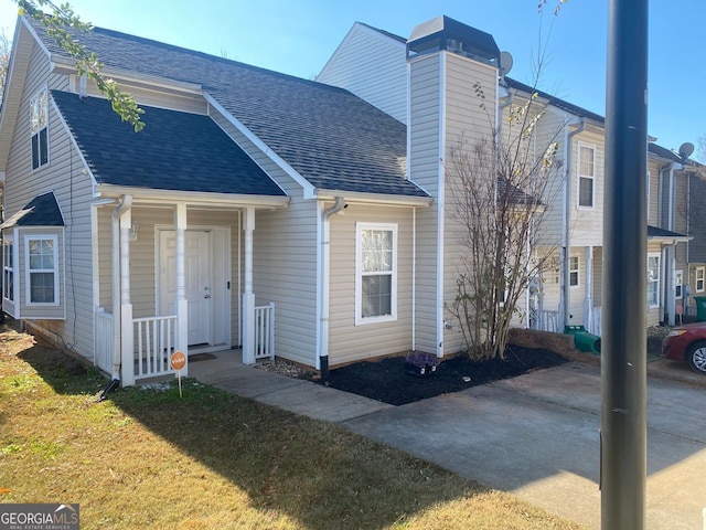 view of front of home with a front yard