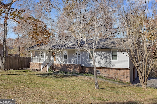 view of front of property featuring covered porch and a front yard