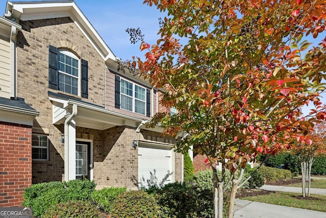 view of front facade featuring a garage