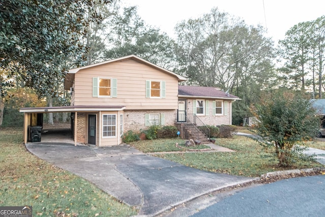 view of front of house with a carport and a front lawn