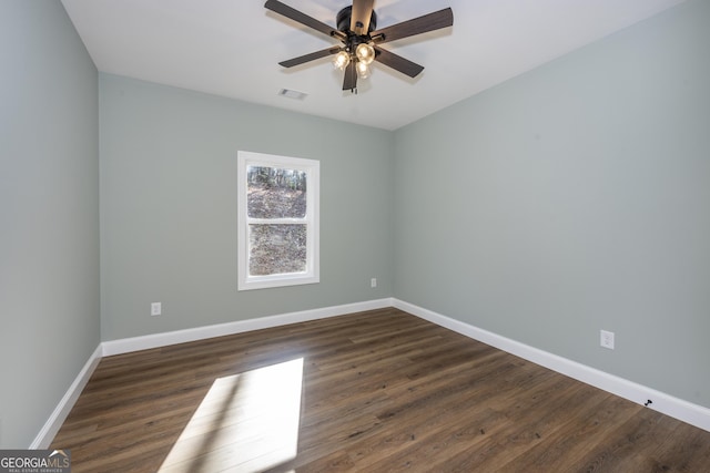 unfurnished room featuring dark wood-type flooring and ceiling fan