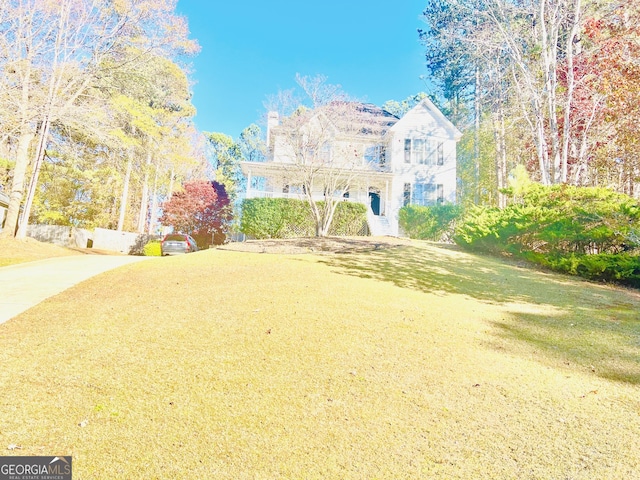 view of front facade featuring a front yard