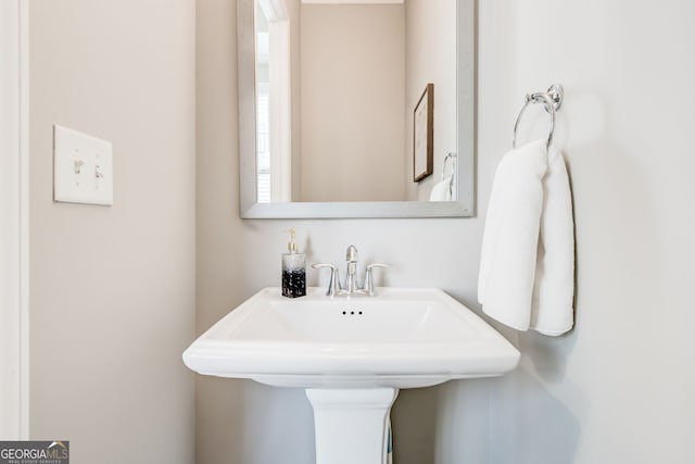 bathroom featuring sink