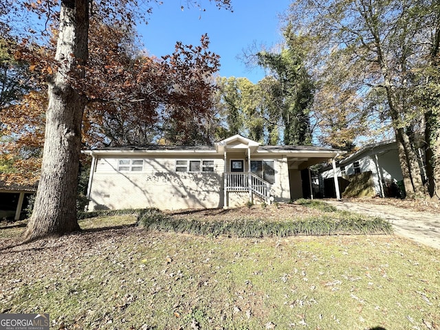 ranch-style house with a front yard