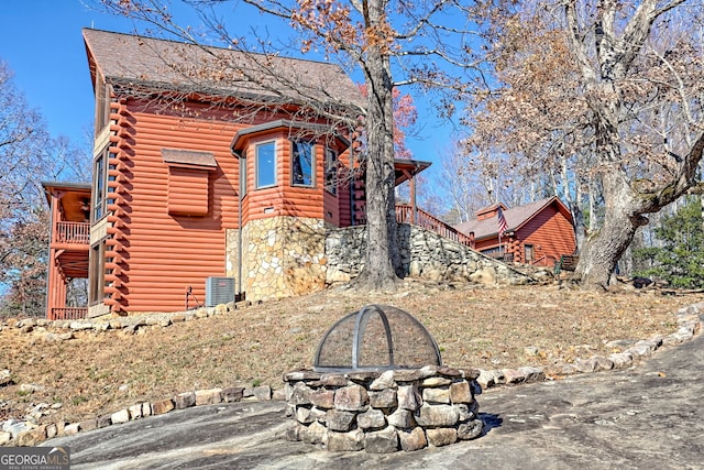 view of home's exterior with cooling unit