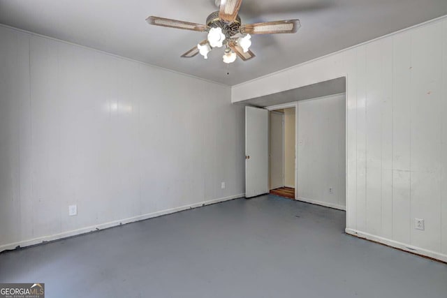 empty room featuring ceiling fan