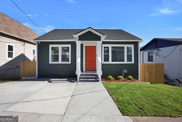 bungalow featuring a front yard