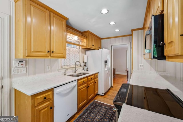 kitchen featuring light hardwood / wood-style floors, white appliances, sink, and ornamental molding