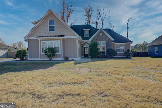 view of front facade featuring a front yard