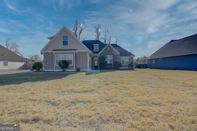 view of front of house with a front yard