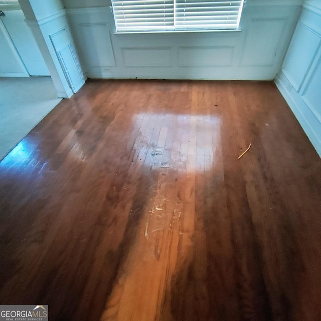 interior details with hardwood / wood-style flooring