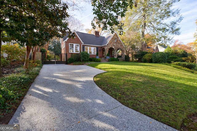 view of front facade with a front lawn