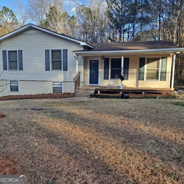 view of front of home featuring a front lawn