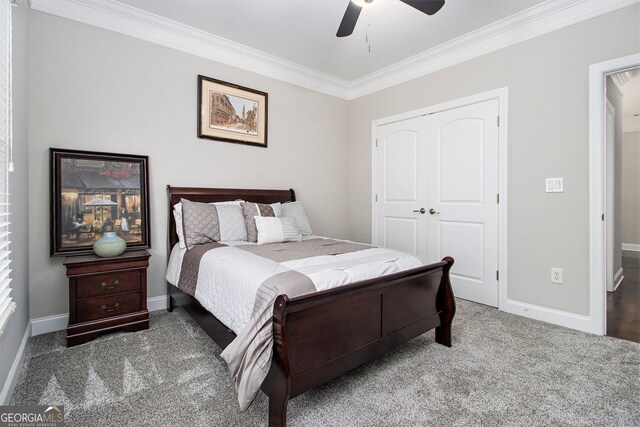 corridor featuring crown molding, a chandelier, and dark hardwood / wood-style floors