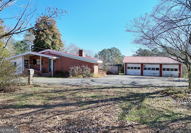 view of side of property featuring an outdoor structure and a garage