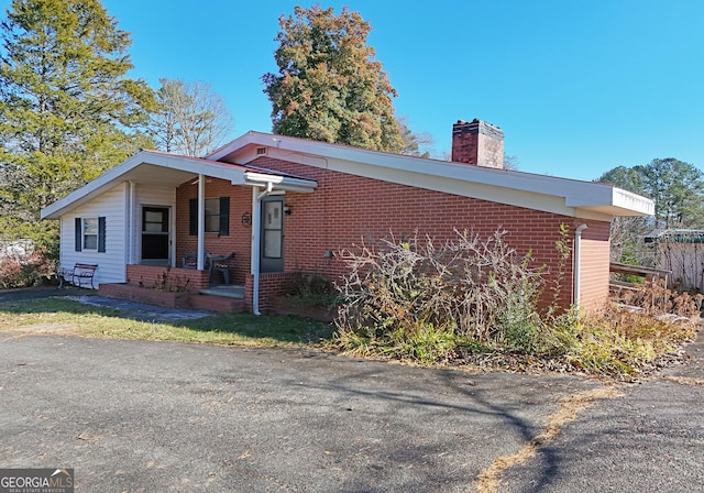 view of front of house featuring a porch