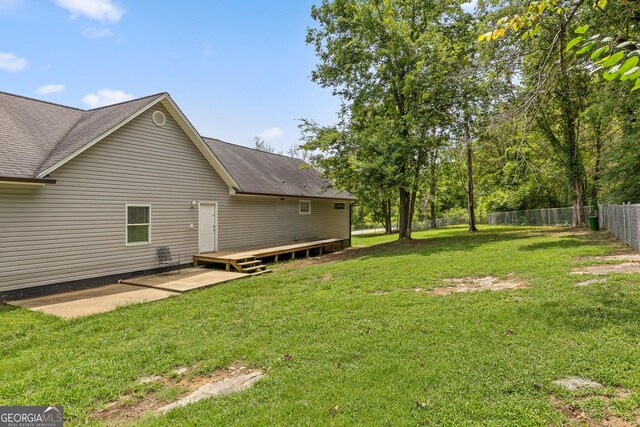 view of yard with a patio