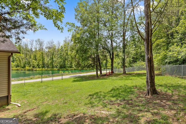 view of yard featuring a water view