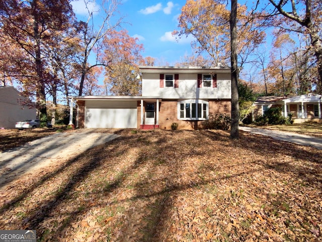 view of front property featuring a garage