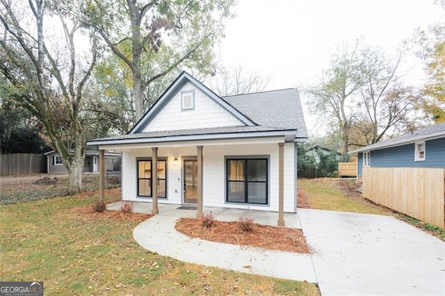 view of front of property featuring covered porch