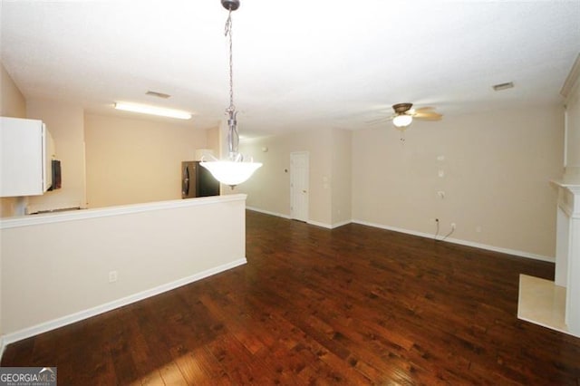 empty room featuring dark hardwood / wood-style floors and ceiling fan