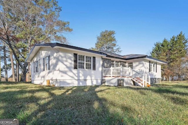 view of front of home with a front lawn