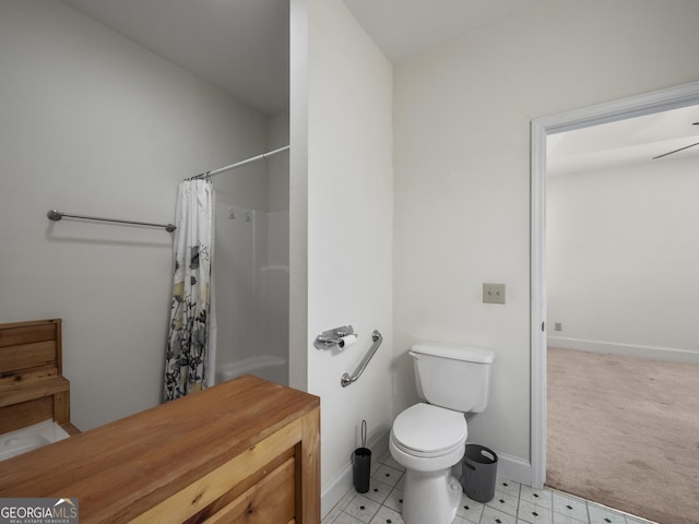 bathroom featuring curtained shower, ceiling fan, and toilet