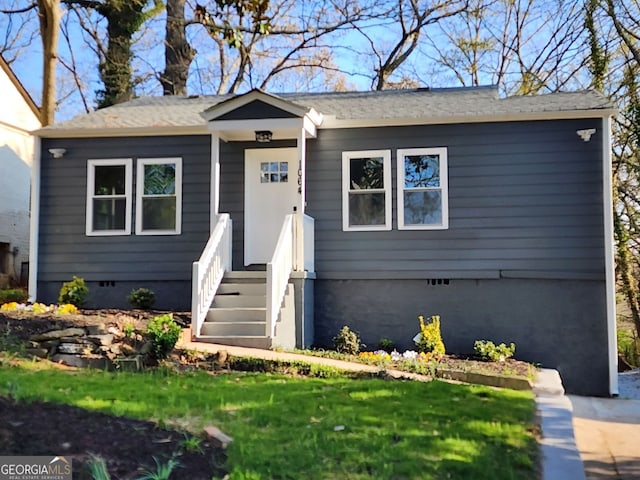 view of front of property with a front lawn