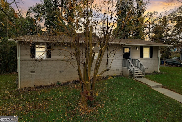 view of front of property with a yard