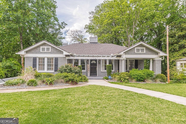 view of front of home featuring a front lawn