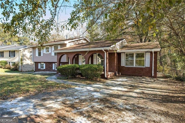 view of front of house with a front yard