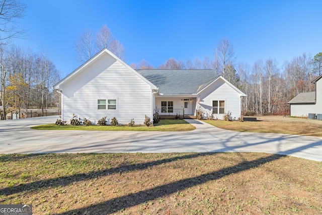 single story home with a porch and a front lawn