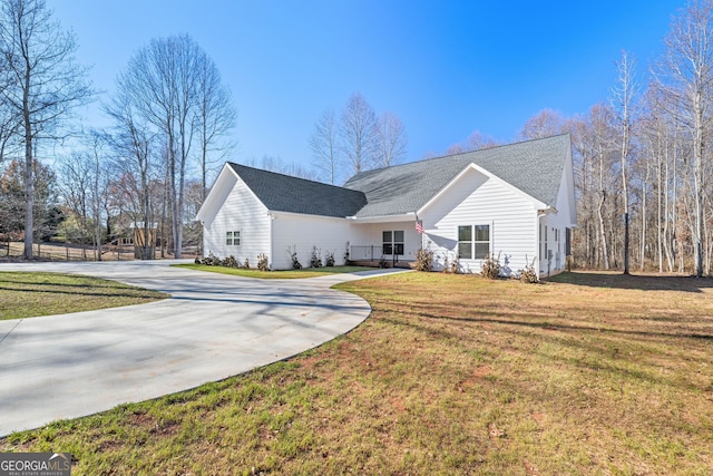 view of front of property with a front lawn