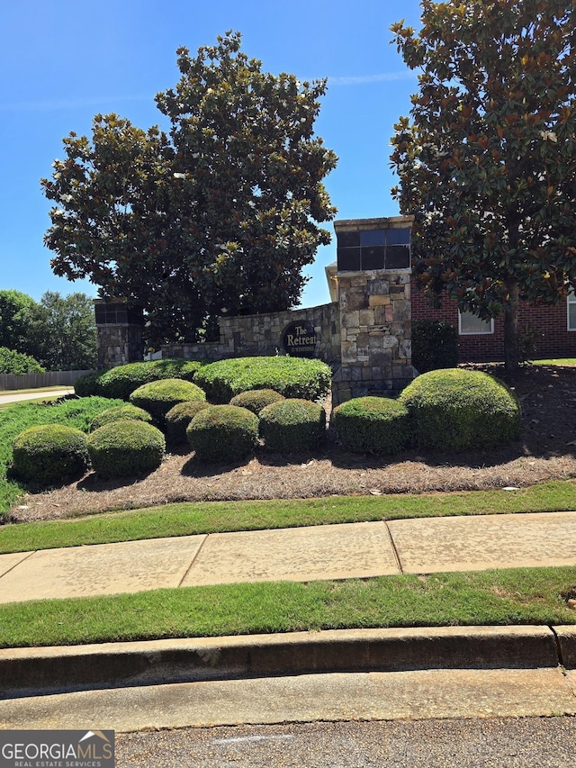 view of community / neighborhood sign