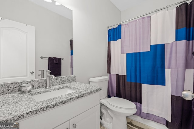 bathroom featuring a shower with curtain, vanity, and toilet