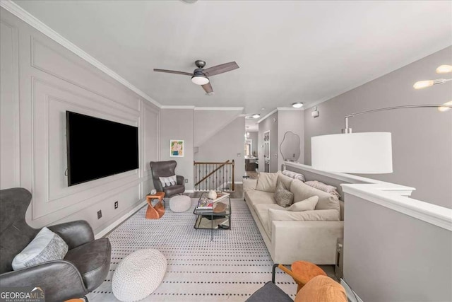 living room featuring ceiling fan and crown molding