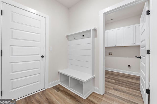 mudroom featuring light wood-style floors, visible vents, and baseboards