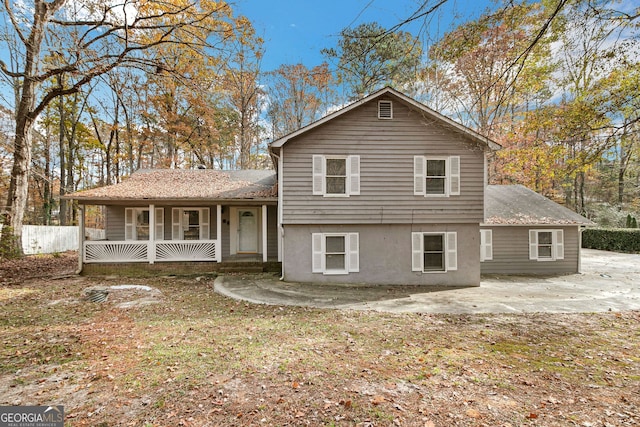 view of front facade with covered porch