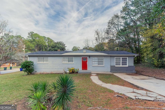 ranch-style house with a front lawn