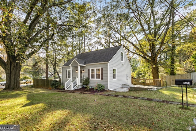 view of front facade with a front yard